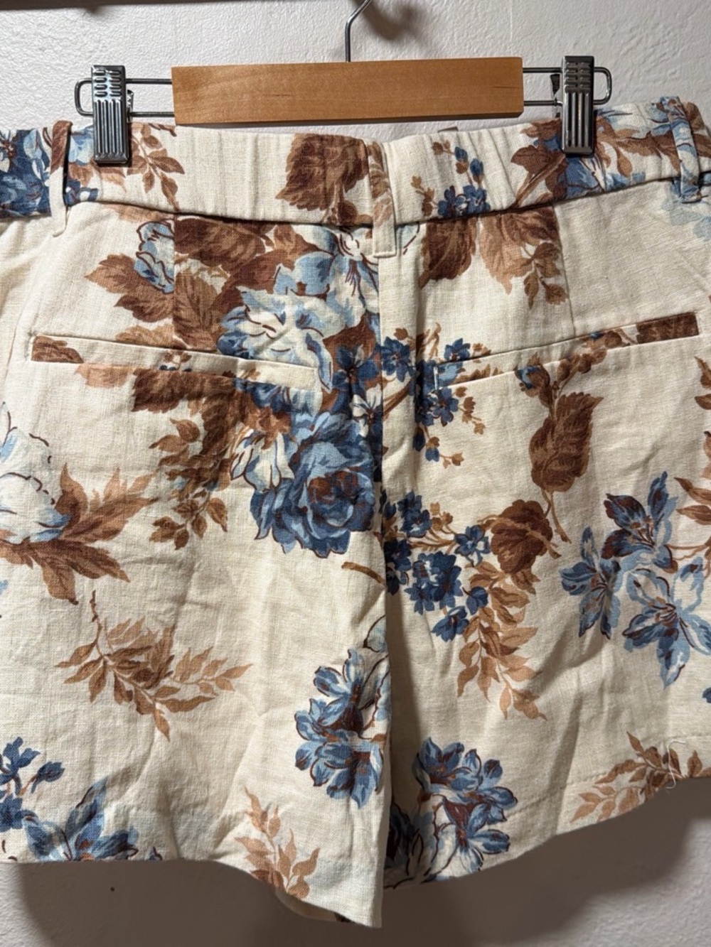 Abercrombie& Fitch Linen-blend floral tailored shorts. - Picture 3 of 4